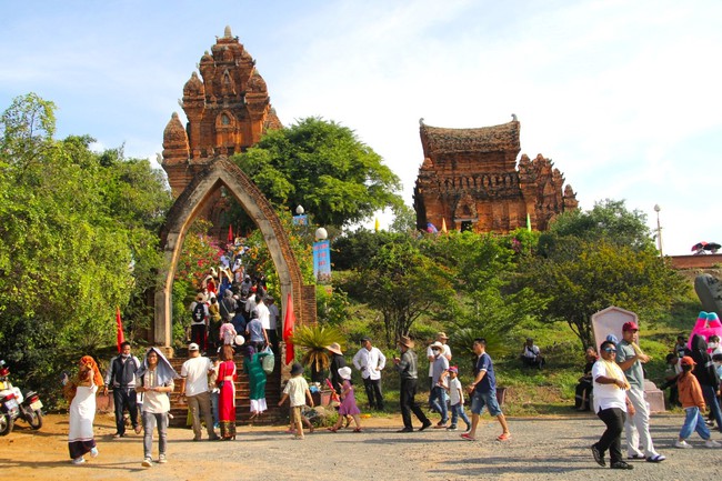 Ninh Thuận - Phú Yên bắt tay phát triển du lịch, văn hoá... - Ảnh 2.