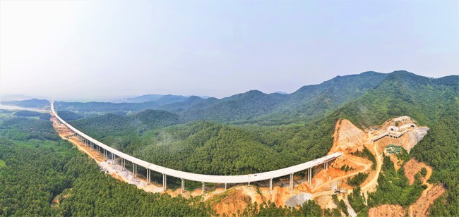 Cận cảnh dự án hầm Thần Vũ 1.350 tỷ đồng xuyên núi, dài hơn 1km trên cao tốc Diễn Châu - Bãi Vọt- Ảnh 10.
