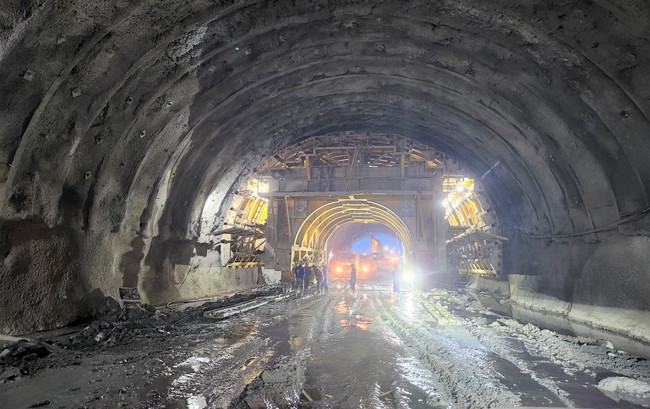 Cận cảnh dự án hầm Thần Vũ 1.350 tỷ đồng xuyên núi, dài hơn 1km trên cao tốc Diễn Châu - Bãi Vọt- Ảnh 4.
