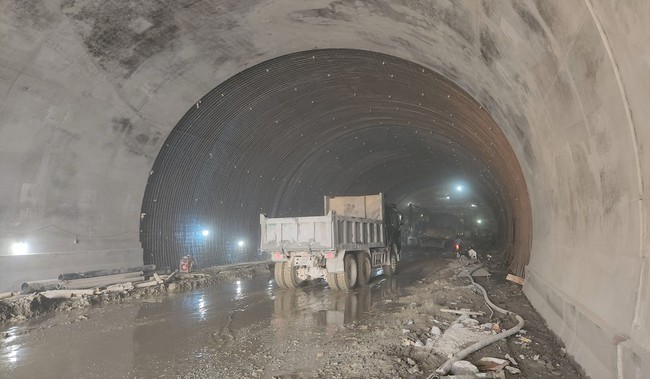 Cận cảnh dự án hầm Thần Vũ 1.350 tỷ đồng xuyên núi, dài hơn 1km trên cao tốc Diễn Châu - Bãi Vọt- Ảnh 7.