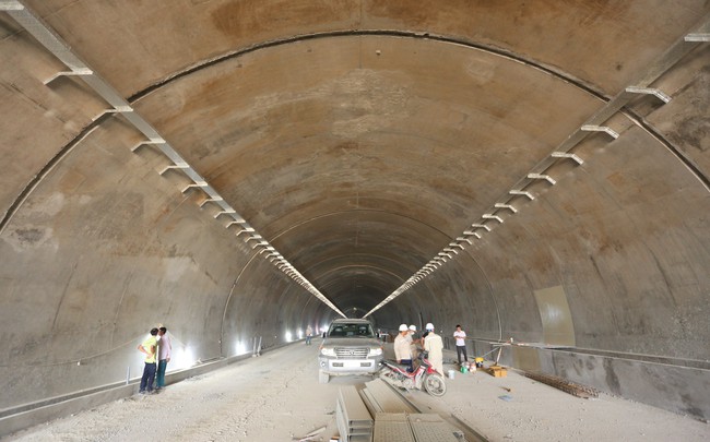 Cận cảnh dự án hầm Thần Vũ 1.350 tỷ đồng xuyên núi, dài hơn 1km trên cao tốc Diễn Châu - Bãi Vọt- Ảnh 2.