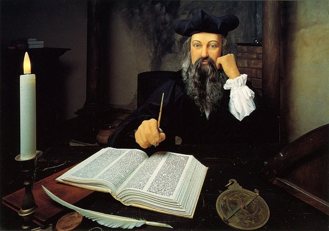 Nostradamus tiên đoán "chuẩn như thần" cái chết của hoàng đế nào?- Ảnh 1.