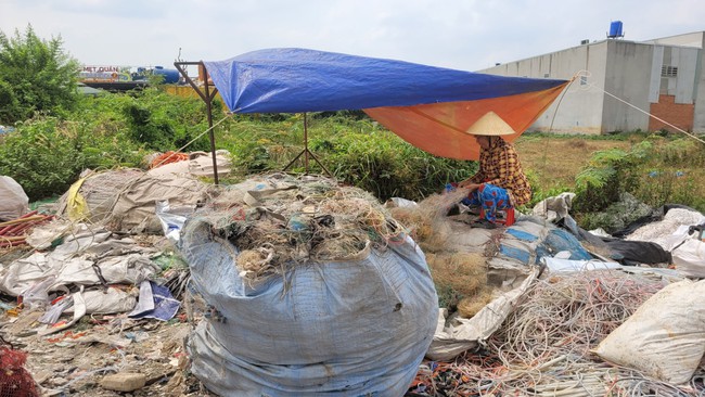 Long An: Dân bức xúc vì bãi rác kinh hoàng trong khu dân cư- Ảnh 2.