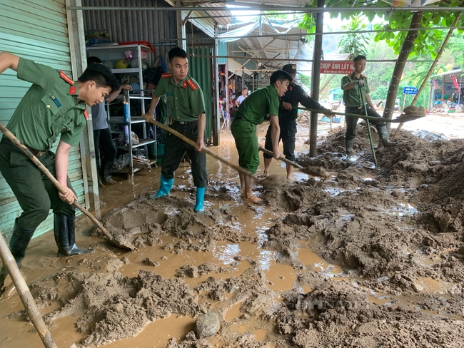 Lũ ống, lũ quét gây nhiều thiệt hại ở Điện Biên- Ảnh 2.