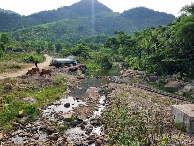 Hàng trăm hộ dân xã miền núi Đà Nẵng thiếu nước sinh hoạt- Ảnh 1.