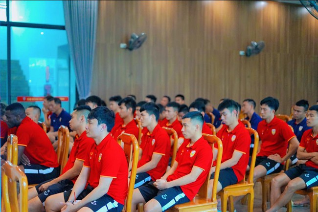 5 cầu thủ CLB Hà Tĩnh bị điều tra ma tuý, Tập đoàn Hoàng Sơn có hành động “ấm lòng"- Ảnh 3.