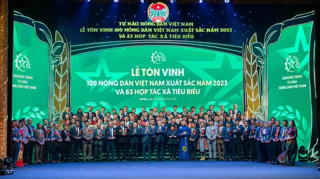 Chân dung sắc nét của nông dân giỏi, "Nông dân Việt Nam xuất sắc" trong 40 năm phát triển của Báo Nông thôn ngày nay- Ảnh 1.