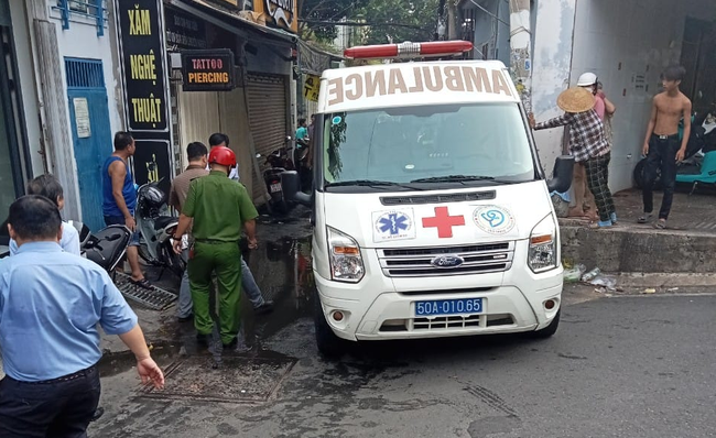 TP.HCM: Cháy nhà ở quận Bình Thạnh, nhiều người thương vong- Ảnh 1.