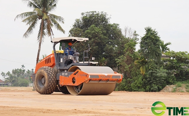 Lãnh đạo tỉnh Quảng Ngãi thị sát hiện trường nắm tình hình để chỉ đạo gỡ vướng cho các dự án- Ảnh 3.