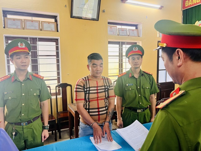 Hai đối tượng lừa đảo chiếm đoạt tiền tỷ ở Thừa Thiên Huế sa lưới - Ảnh 2.