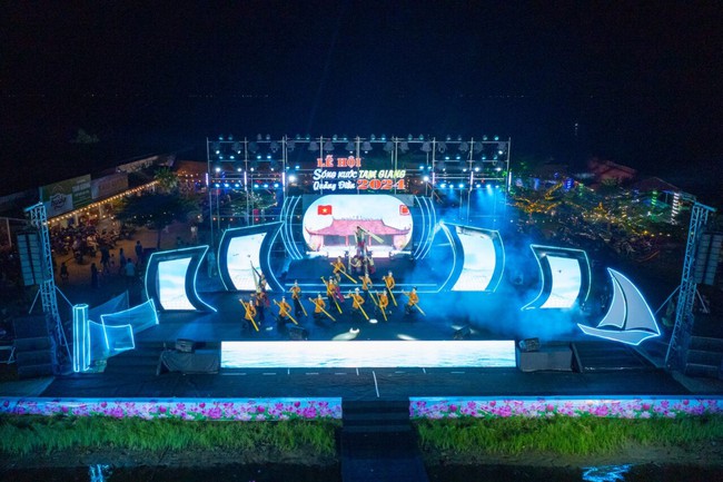 Hàng chục ngàn lượt khách dự lễ hội “Sóng nước Tam Giang” - Ảnh 1.