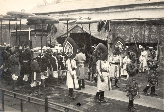 Hình độc về đám tang vua Khải Định năm 1926- Ảnh 1.