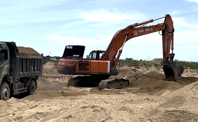 Quảng Ngãi:
Sai phạm hàng loạt chủ mỏ cát ở Bình Thanh, Công ty Vạn Phúc bị xử phạt nặng- Ảnh 1.