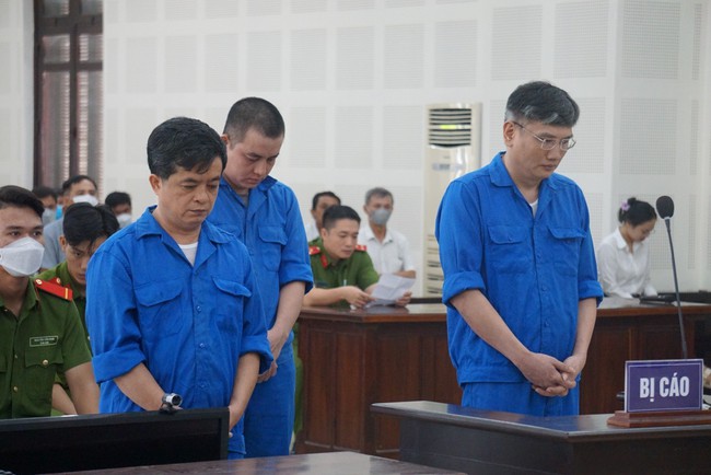 Nhận hối lộ hơn 2 tỷ đồng, Giám đốc trung tâm đăng kiểm xe cơ giới ở Đà Nẵng cùng thuộc cấp lãnh án - Ảnh 1.