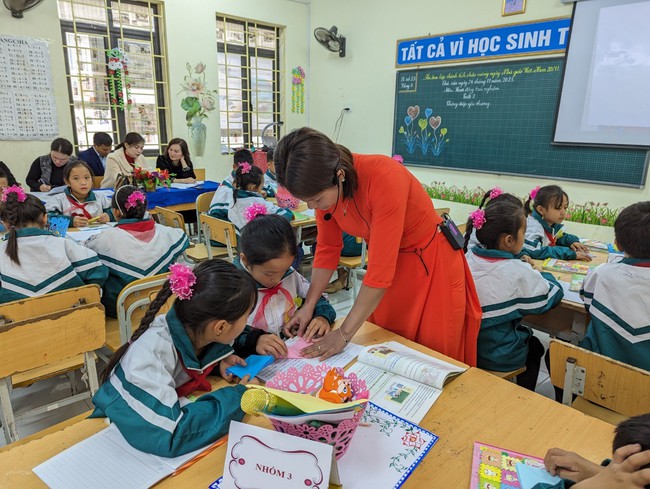 Trường PTDTBT Tiểu học Chung Chải số 2: Phát huy tinh thần đoàn kết, hoàn thành nhiệm vụ năm học 2023 - 2024- Ảnh 2.