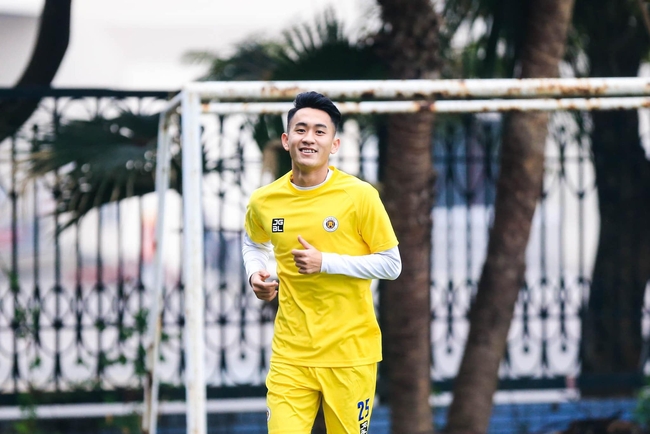 Hà Nội FC triệu hồi tiền đạo cao 1m80, đã ghi 3 bàn cho Quảng Nam- Ảnh 1.