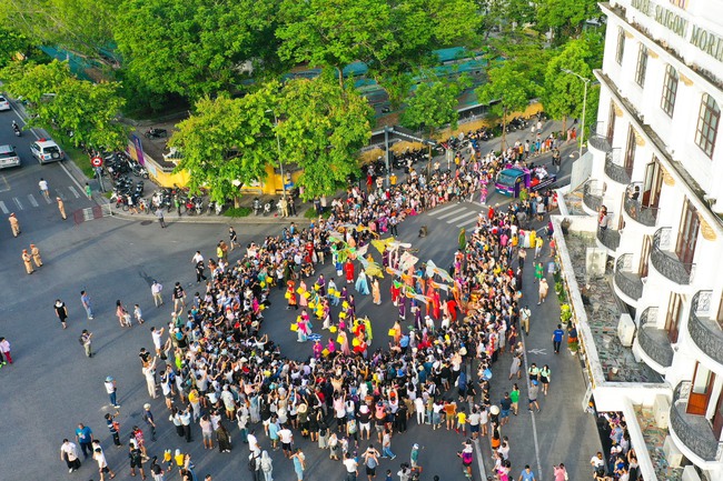 Ấn tượng sắc màu văn hóa lễ hội đường phố Festival Huế 2024- Ảnh 3.