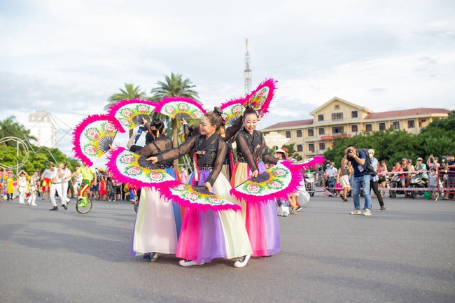 Ấn tượng sắc màu văn hóa lễ hội đường phố Festival Huế 2024- Ảnh 5.