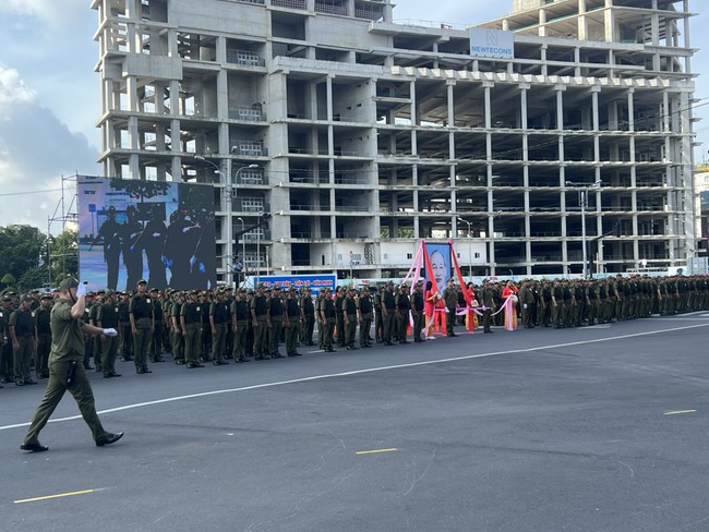 Chủ tịch nước Tô Lâm dự lễ ra mắt 4.861 Tổ bảo vệ an ninh, trật tự cơ sở ở TP.HCM- Ảnh 2.