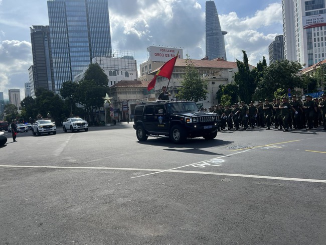 Chủ tịch nước Tô Lâm dự lễ ra mắt 4.861 Tổ bảo vệ an ninh, trật tự cơ sở ở TP.HCM- Ảnh 4.