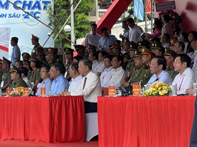 Chủ tịch nước Tô Lâm dự lễ ra mắt 4.861 Tổ bảo vệ an ninh, trật tự cơ sở ở TP.HCM- Ảnh 1.