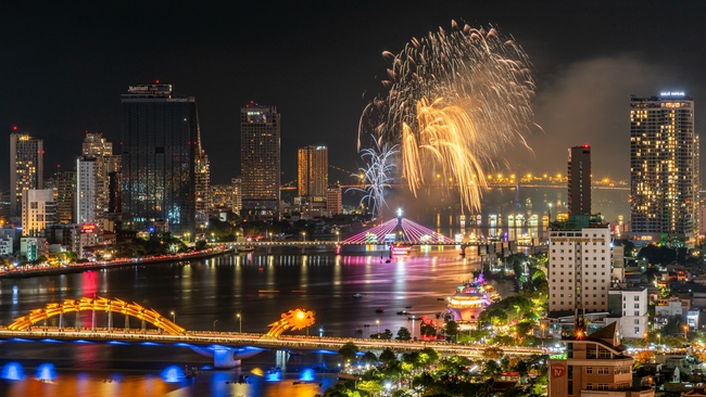 Trước đêm chung kết pháo hoa, chuyến bay đến Đà Nẵng tăng kỷ lục, khách sạn không còn phòng trống- Ảnh 2.