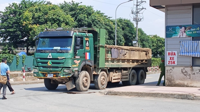 Tai nạn ở Hà Nội khiến 4 mẹ con tử vong: Lái xe tải hay tài xế xe "hổ vồ" phải chịu trách nhiệm?- Ảnh 1.