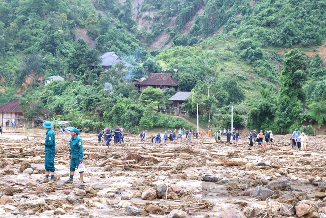 Mường Pồn - Điện Biên: "Chưa tìm thấy người mất tích thì lực lượng cứu hộ chưa về"- Ảnh 4.