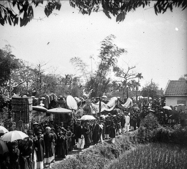 Hình độc về lễ hội đền Voi Phục năm 1928- Ảnh 17.