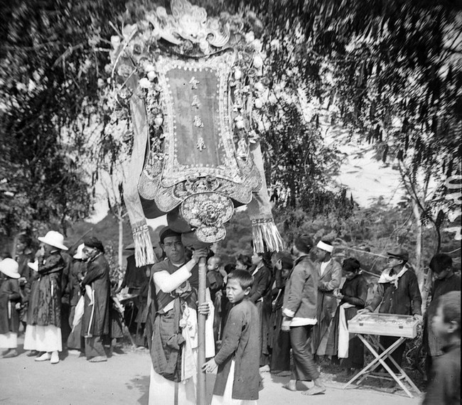 Hình độc về lễ hội đền Voi Phục năm 1928- Ảnh 20.