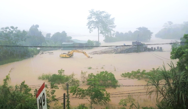 Mưa lớn gây ngập nặng, Chủ tịch UBND tỉnh Hà Giang chỉ đạo triển khai gấp các giải pháp- Ảnh 3.