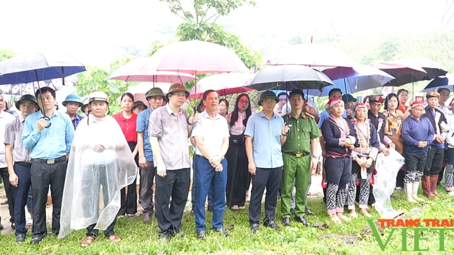 Người dân và chính quyền ở một xã của Lào Cai ra quân làm đường giao thông nông thôn- Ảnh 4.