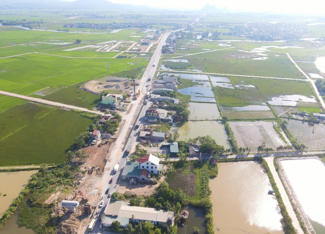 Vướng giải phóng mặt bằng làm dự án mở rộng quốc lộ 7 tắc khiến cuộc sống người dân ảnh hưởng- Ảnh 3.