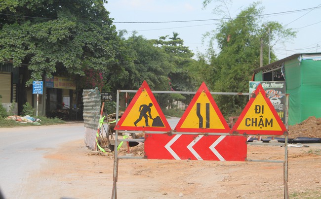 Vướng giải phóng mặt bằng làm dự án mở rộng quốc lộ 7 tắc khiến cuộc sống người dân ảnh hưởng- Ảnh 12.