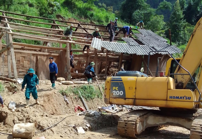 Mưa lũ ở Hà Giang gây sạt lở khiến 1 người tử vong, giao thông bị chia cắt nhiều nơi- Ảnh 2.