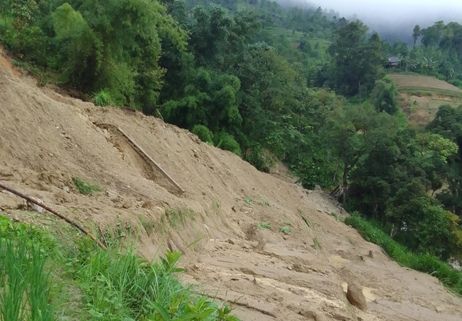 Mưa lũ ở Hà Giang gây sạt lở khiến 1 người tử vong, giao thông bị chia cắt nhiều nơi- Ảnh 3.