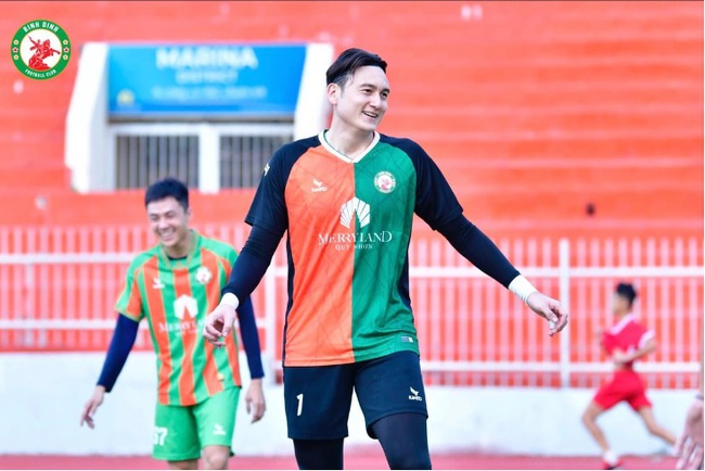 Thủ môn Đặng Văn Lâm "quay xe" với Hà Nội FC - Ảnh 1.