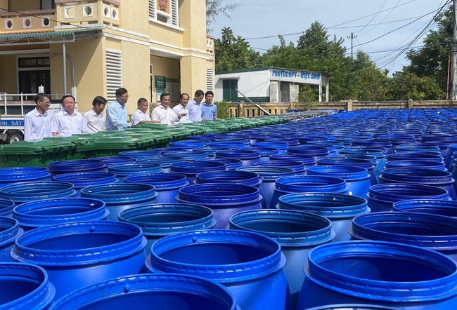 Hội NDVN bàn giao hàng nghìn thùng ủ rác hữu cơ, xe thu gom rác cho hội viên ở Thừa Thiên Huế  - Ảnh 3.