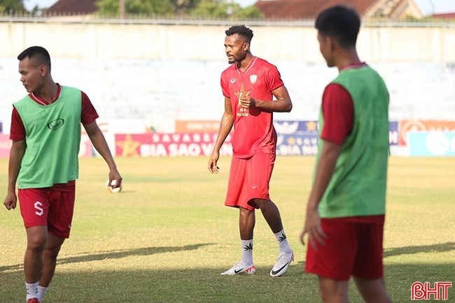 Chuyển nhượng V.League 13/8: Rời Bình Định, Đặng Văn Lâm “bỏ túi” ngày 13,6 tỷ đồng - Ảnh 3.