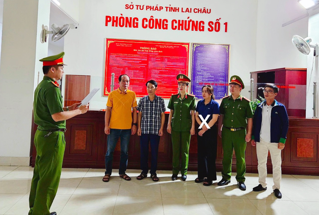 Tạm giữ kế toán phòng công chứng có hành vi lừa đảo chiếm đoạt tài sản tại Lai Châu- Ảnh 1.