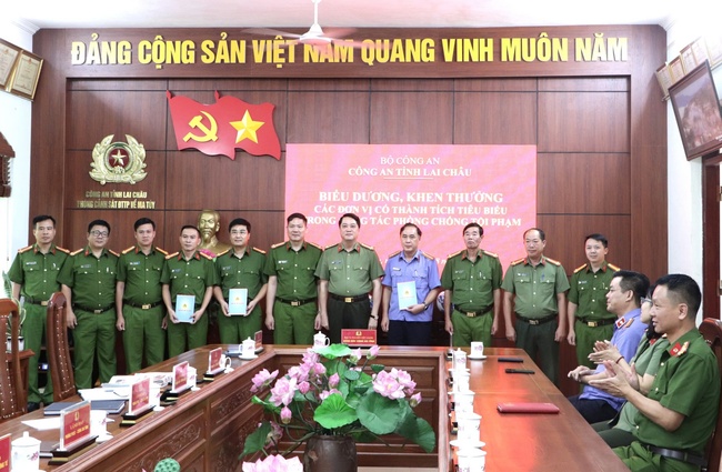 Lai Châu: Khen thưởng các đơn vị có thành tích tiêu biểu trong công tác phòng chống tội phạm - Ảnh 3.