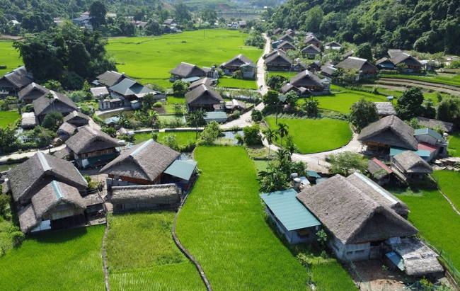 Một ngôi làng sở hữu bức tranh thiên nhiên trong lành êm ả, thanh bình ở Hà Giang - Ảnh 1.