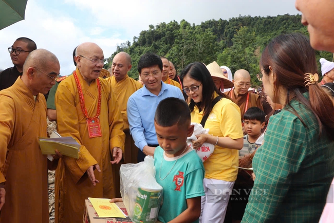 Giáo hội Phật giáo Việt Nam hỗ trợ người dân nơi lũ quét Mường Pồn- Ảnh 2.