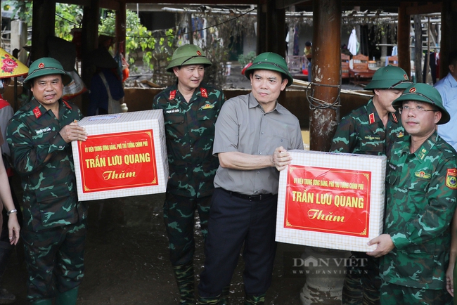 Phó Thủ tướng Trần Lưu Quang kiểm tra tiến độ khắc phục hậu quả lũ quét tại Mường Pồn- Ảnh 3.