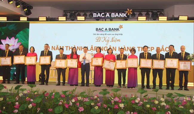 BAC A BANK: 30 năm vươn tầm, khẳng định vị thế hàng đầu- Ảnh 8.