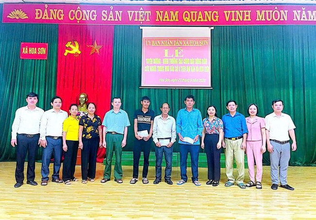 Ba hội viên Hội Nông dân dũng cảm lao xuống dòng nước chảy xiết để cứu hai cháu nhỏ bị cuốn trôi- Ảnh 1.