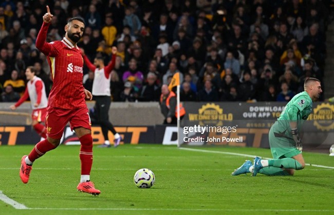 Giúp Liverpool lên ngôi đầu, Salah san bằng thành tích của Aguero - Ảnh 1.