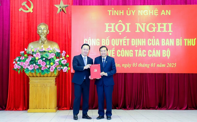 Chuẩn y ông Lê Hồng Vinh giữ chức Phó bí thư Tỉnh ủy Nghệ An - Ảnh 1.