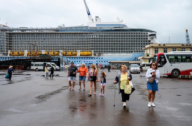 Tàu du lịch Anthem Of The Seas chở gần 4.500 du khách quốc đến Huế- Ảnh 3.