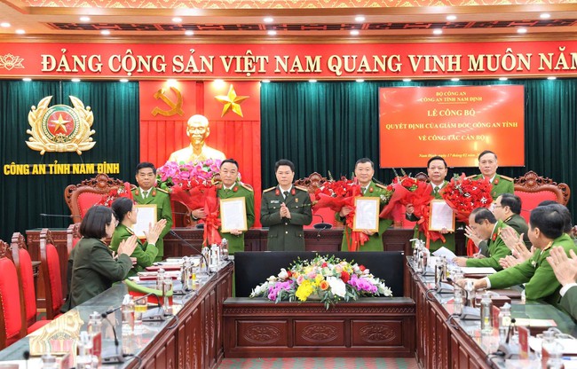 13 cán bộ lãnh đạo Công an tỉnh Nam Định xin nghỉ hưu trước tuổi, 55 người xin giữ chức vụ thấp hơn- Ảnh 2.